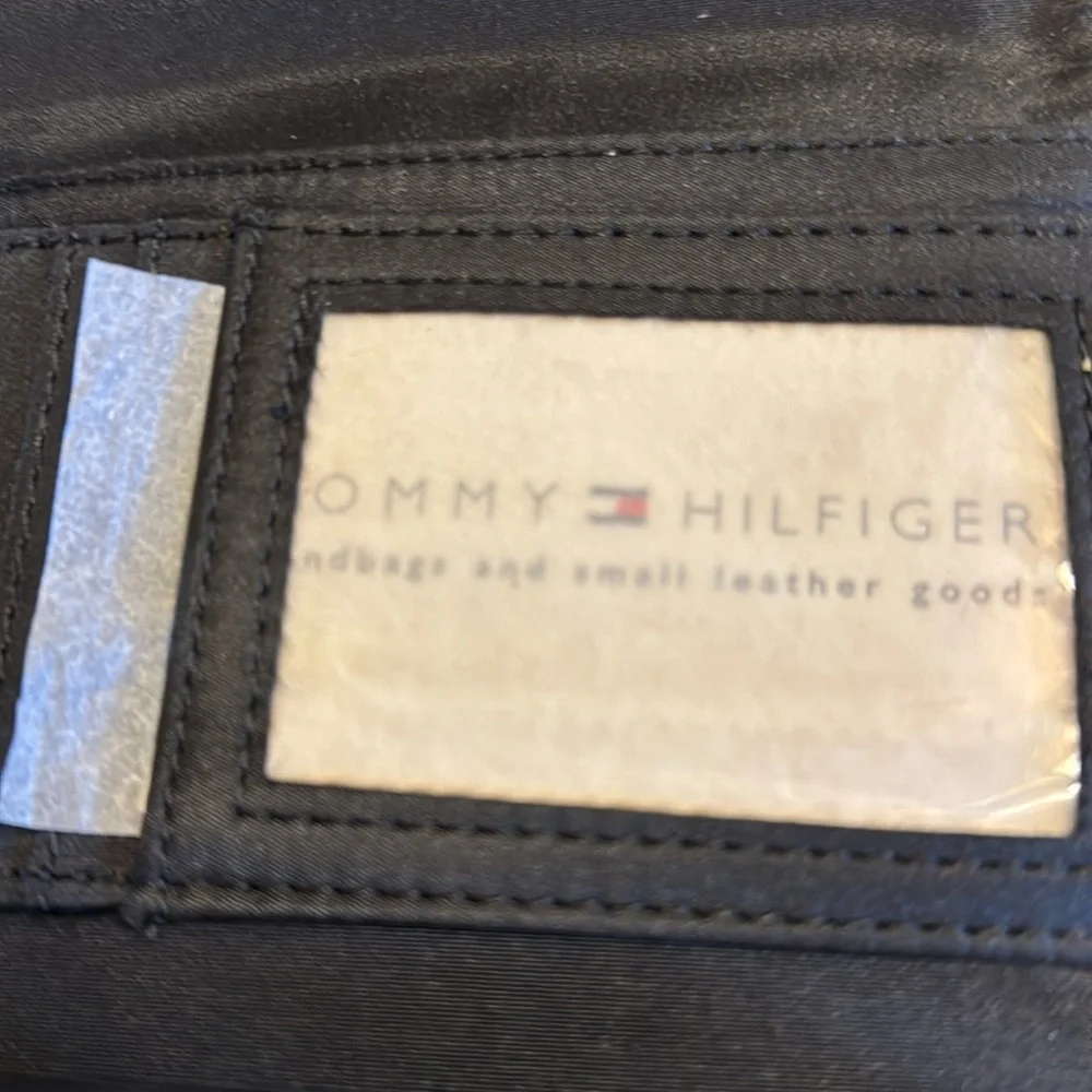 NWT Tommy Hilfiger black & gray textured plaid wallet